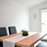 아파트 1 Bedroom Cozy In 브르시